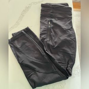 Black lululemon cropped  leggings. 2 zippered side pockets. Size 10.